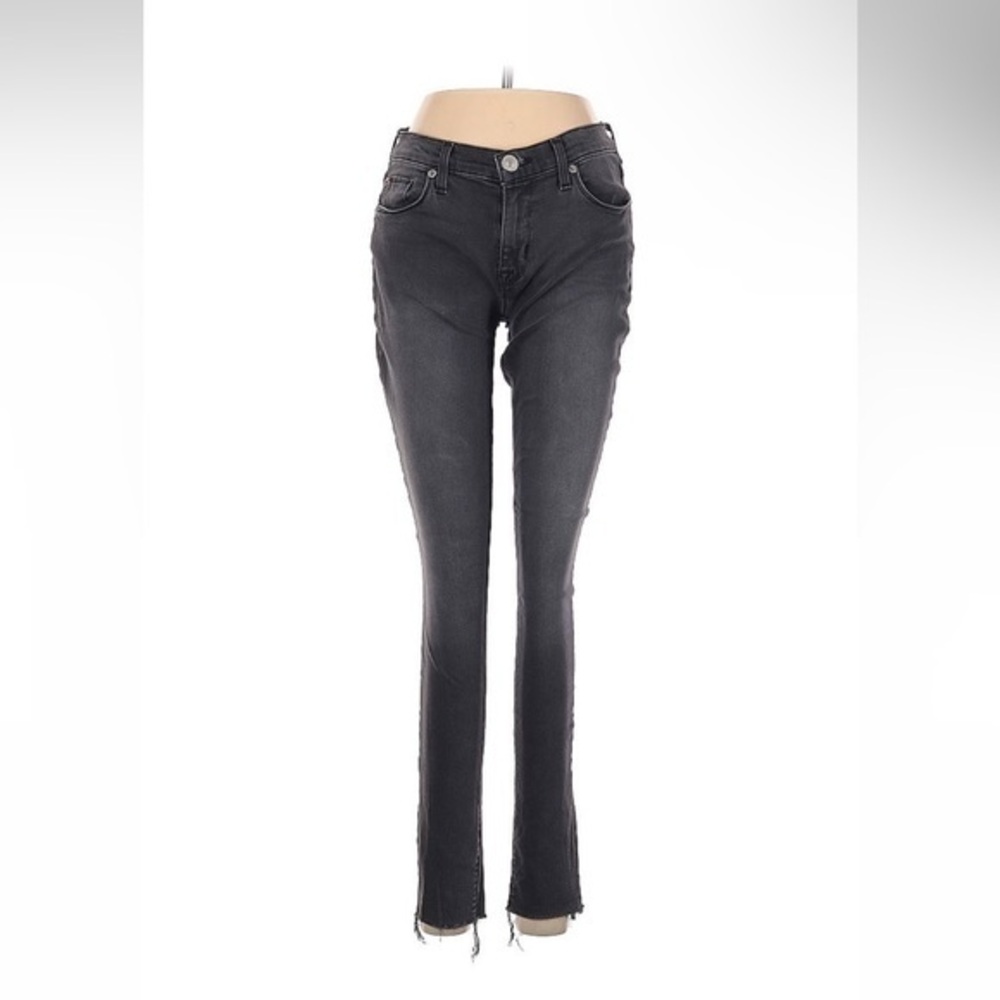 Hudson Jeans Skinny sz 27 but waist measures 33.5” so larger sizes can wear.